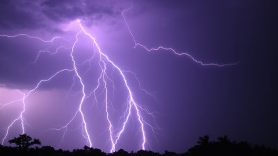 Summer Lightning: More Dangerous Than Winter Storms