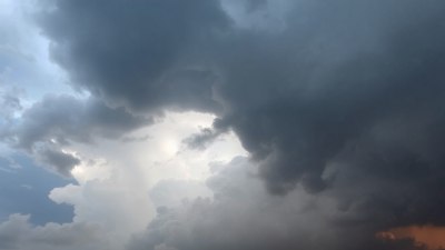 Why Storm Clouds Look So Flat on the Bottom