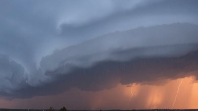 How a Warm Front Brings a Slow, Lingering Rain