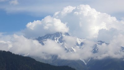 How Orographic Lift Creates Clouds Over Mountains